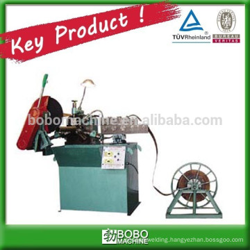 Metal spiral pipe making machine